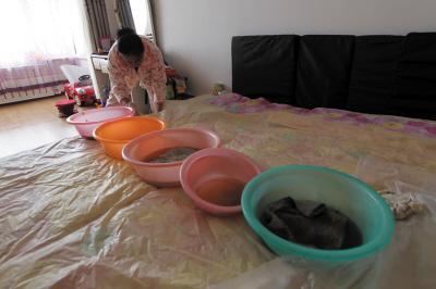 鄱阳楼上漏水，住户失联，小区没物管，业主维权难！律师来支招……